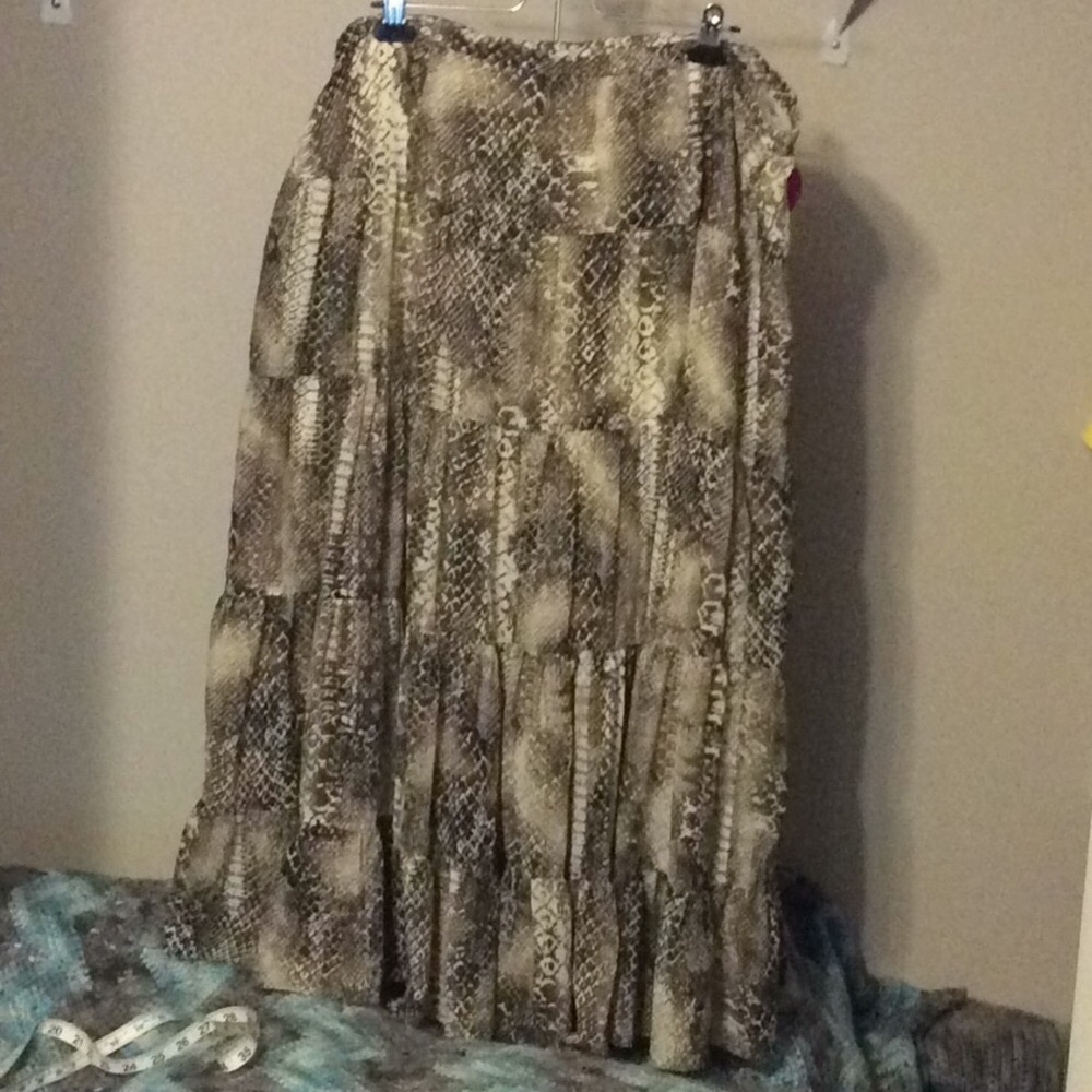 Chaus snakeskin pattern  skirt